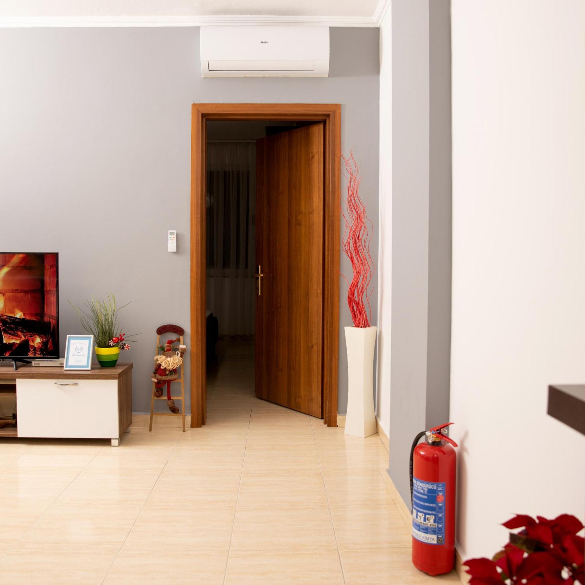 Maris Apartment Tirana Esterno foto