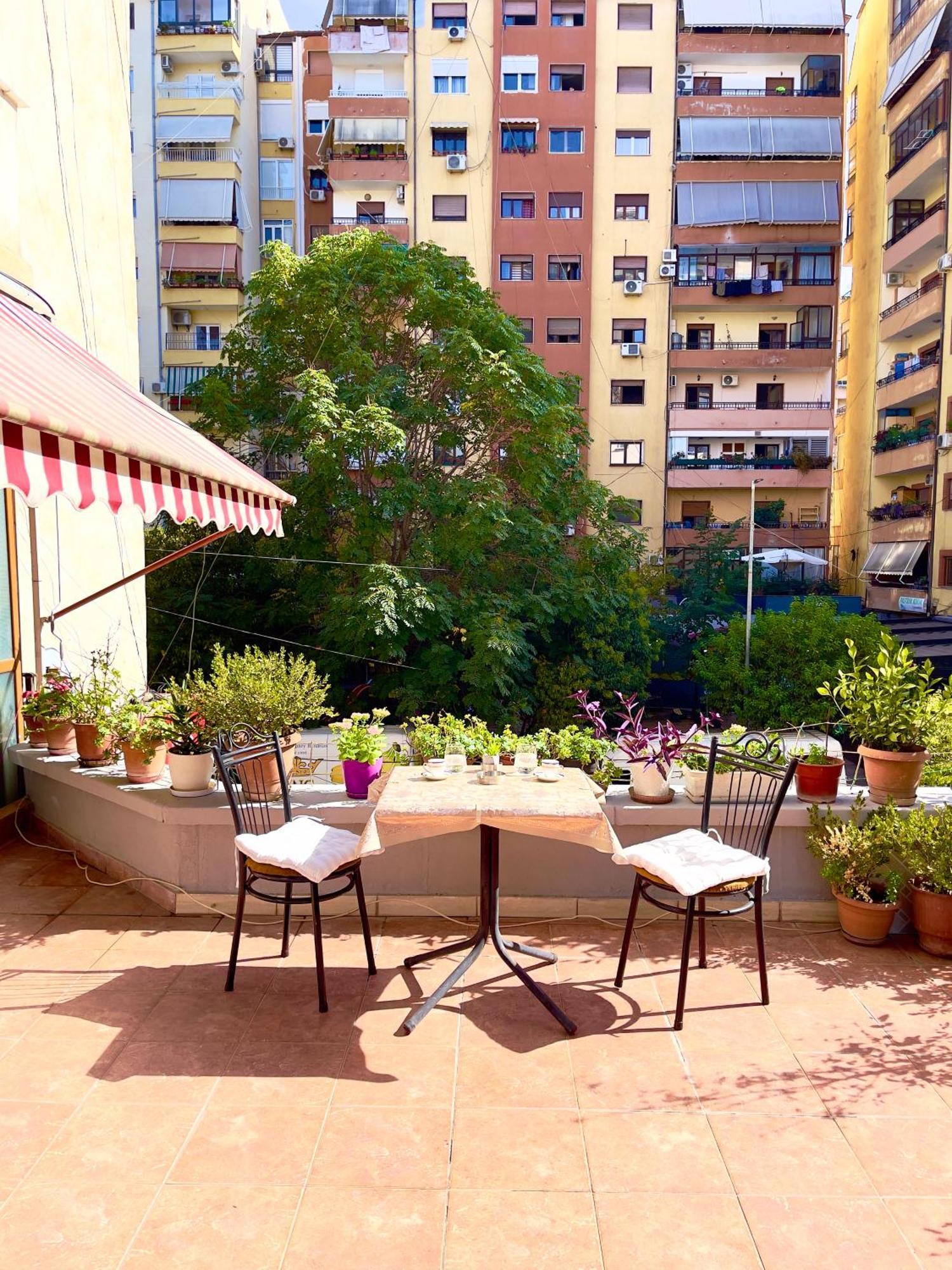 Maris Apartment Tirana Esterno foto